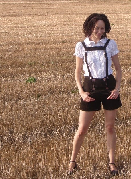 Wunderschöner Teenie In Lederhose Wunderschöner Teenie In Lederhose