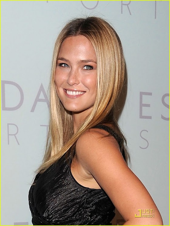 Topless Bar Refaeli Sports Illustrated Swimsuit 2010