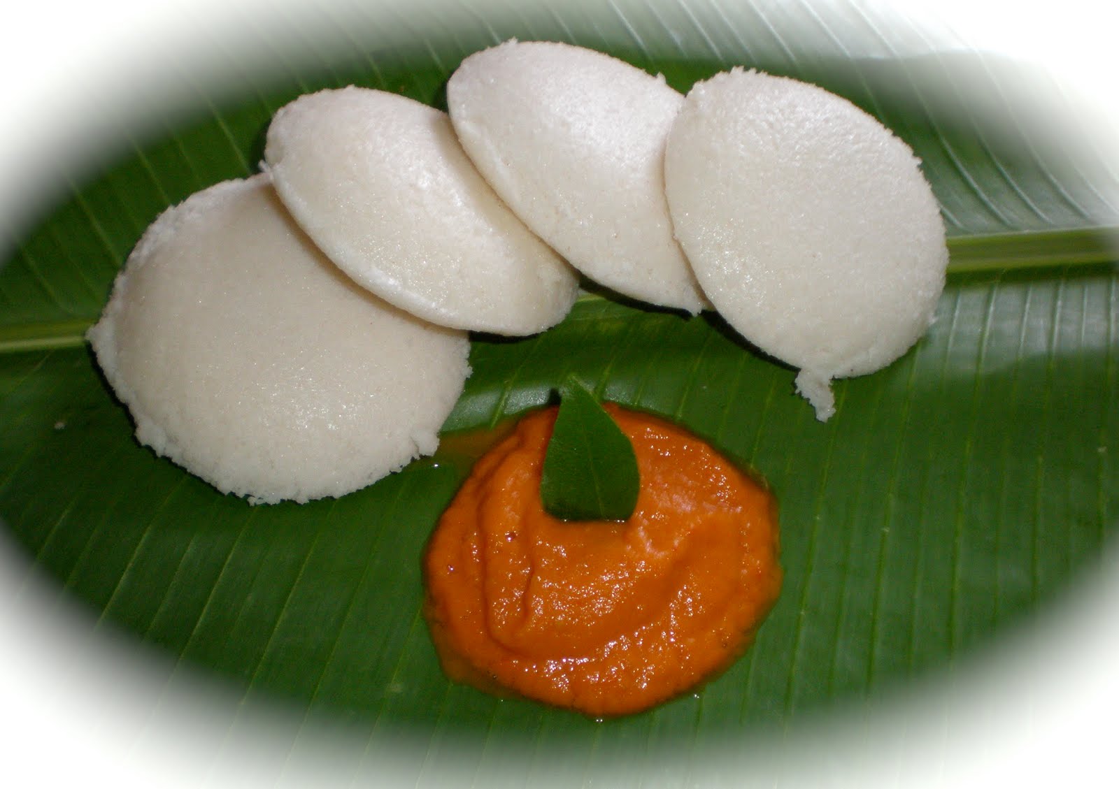 Niya's World Idli & Tomato Chutney