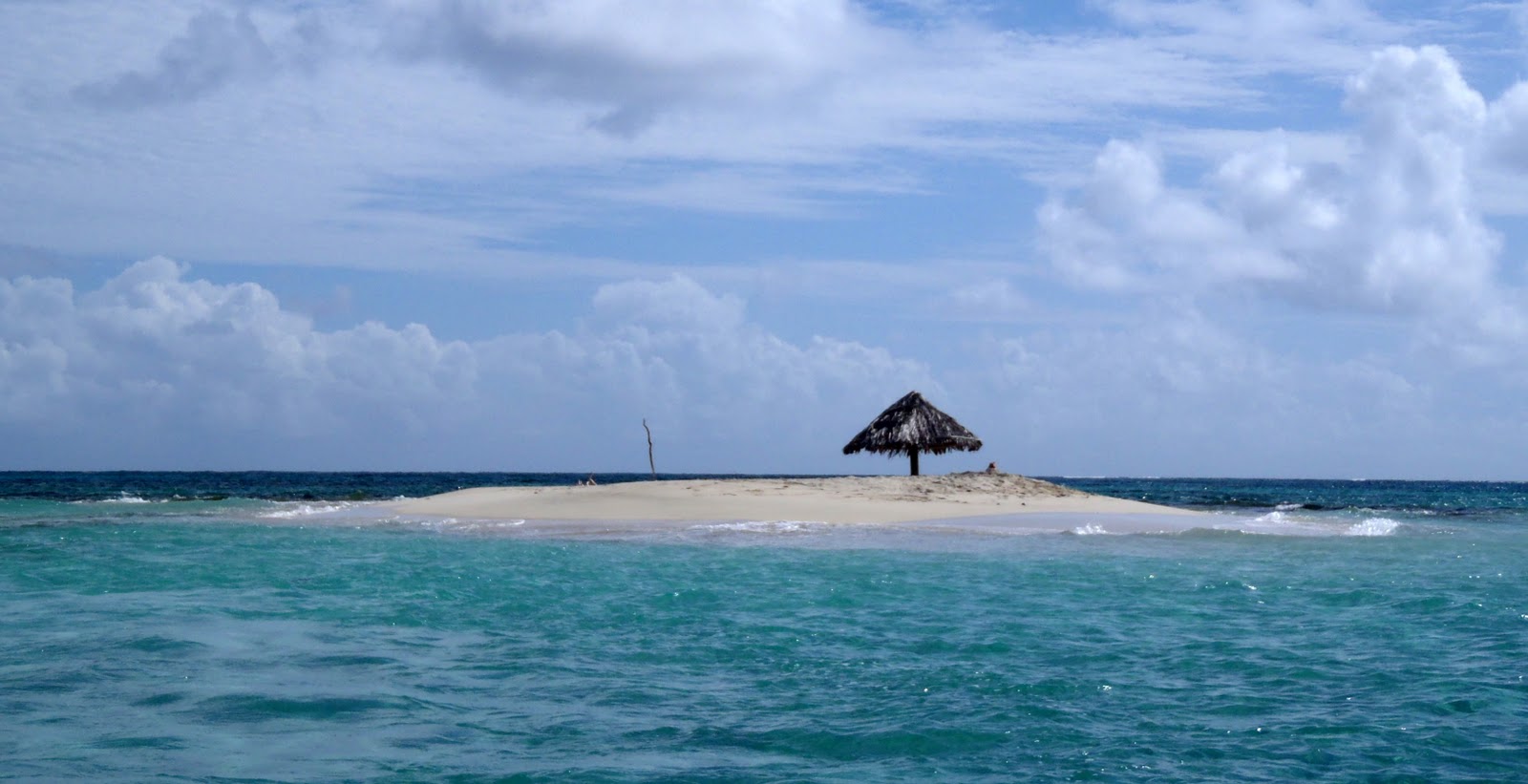 En famille et à la voile autour des Caraïbes La plus petite île des Caraïbes morpion island