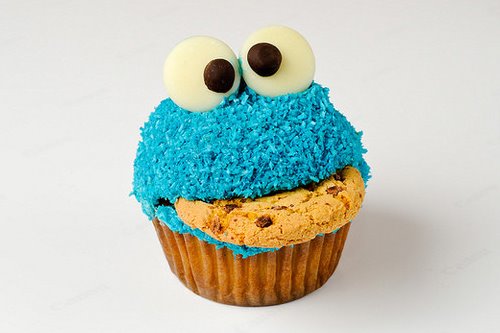 [cookie+monster+cupcake.jpg]