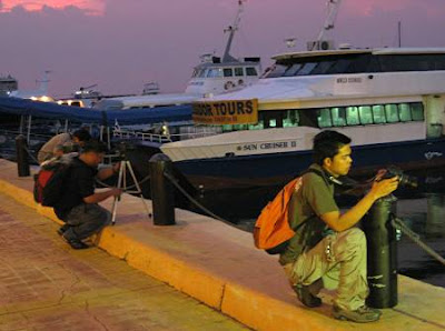 photographers along Manila Bay