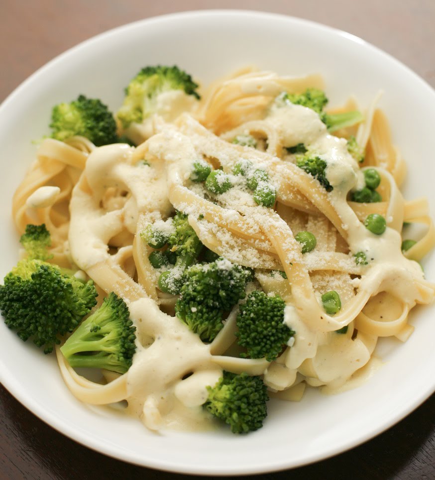 go vegan meow! Fettuccine Pasta Alfredo