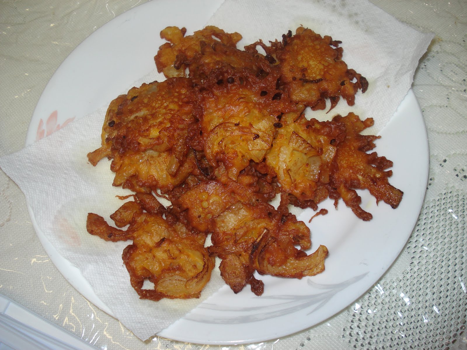 Onion Pakora (Bhajiya) ~ Desi Zayeka Onion Pakora (Bhajiya) ~ Desi Zayeka