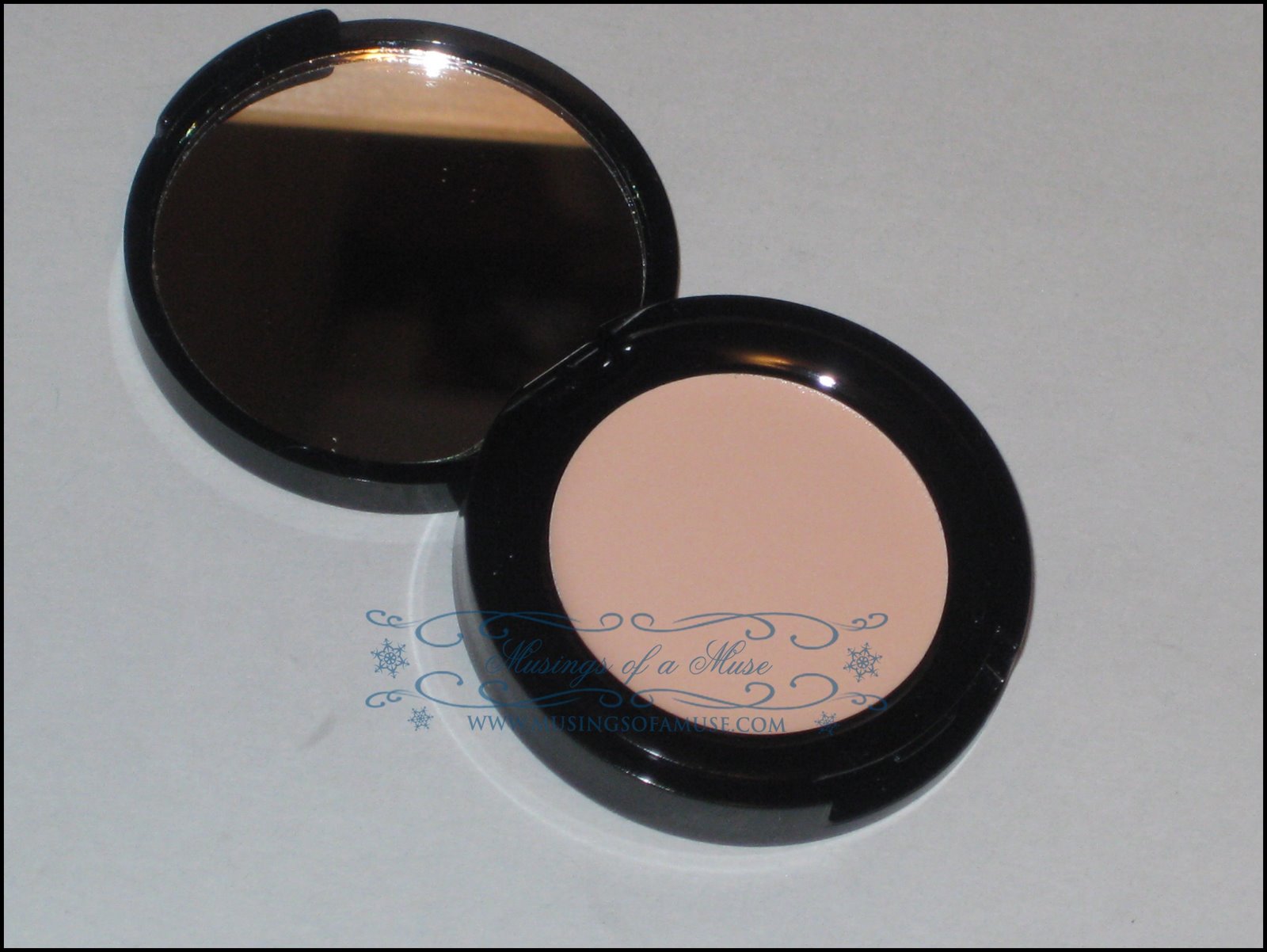 [Shills+Electirc+Eye+Concealer+6.jpg]