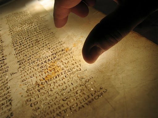 Interprete De Un Texto Especialmente De La Biblia