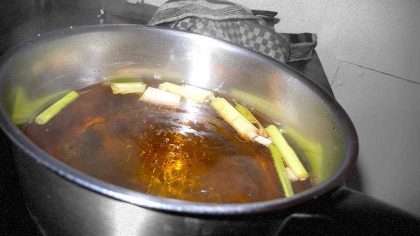 [boiling+lemongrass+juice.jpg]