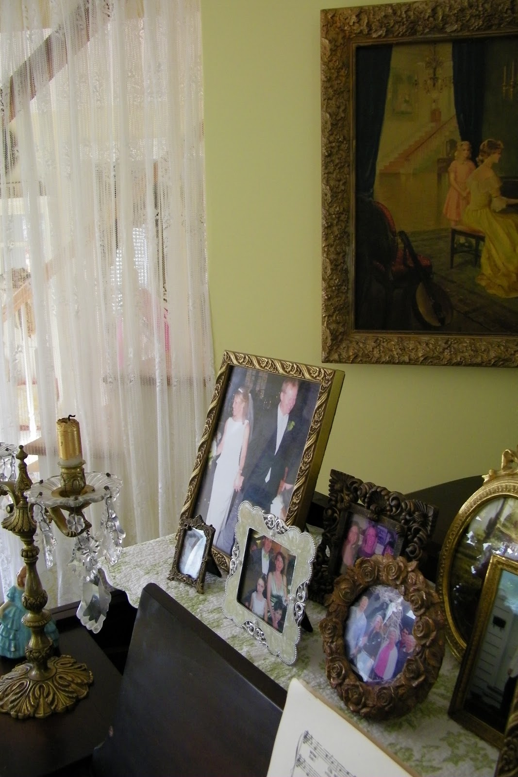 Maison Decor: French Country: Enchanting Yellow & White