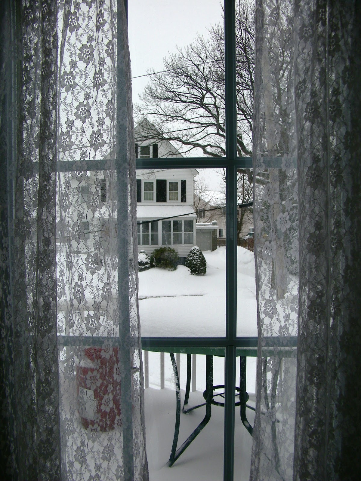 Maison Decor: Snowy Yard Tour