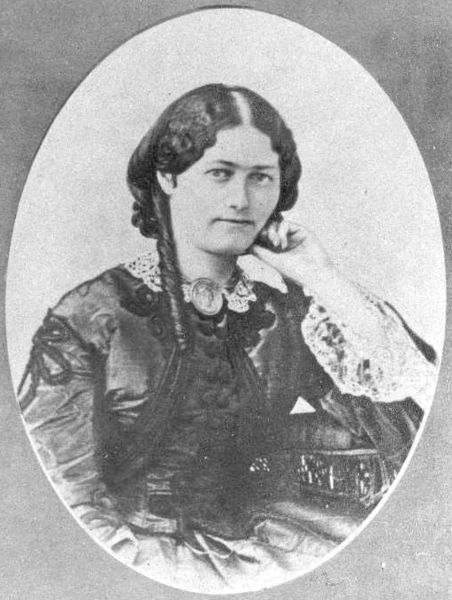 [452px-Clemence_Royer_1865_Nadar.jpg]