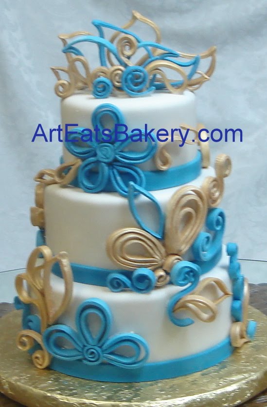 [Fondant+wedding+cake+with+sugar+sculptures.jpg]