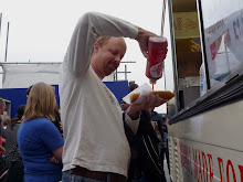 Mark having a Westminster Bridge hotdog