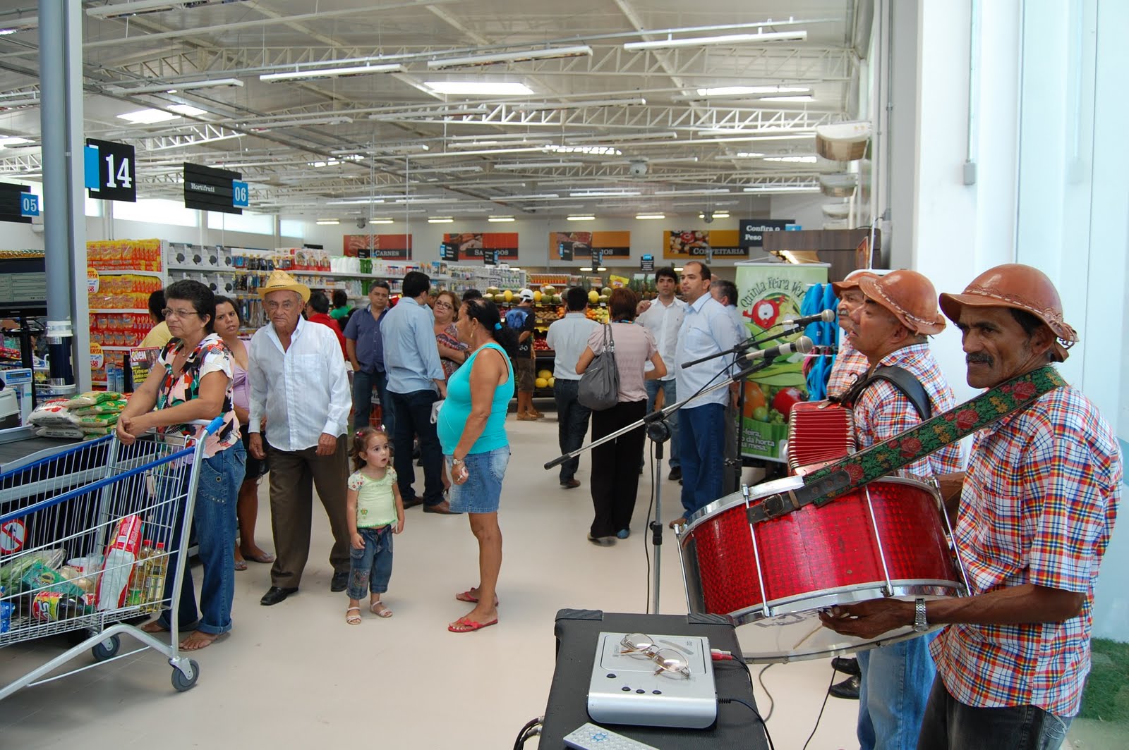 Revista Desafio's Ano XII Supermercado Bonanza abre suas portas em