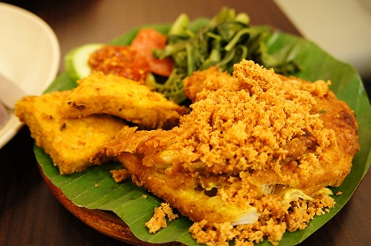 Life In My Own Backyard Dinner At Dapur Penyet For Those Who Have No Idea What Ayam Penyet Is It S A Traditional Indonesian Cuisine Which Originates From Surabaya The En Specially Marinated