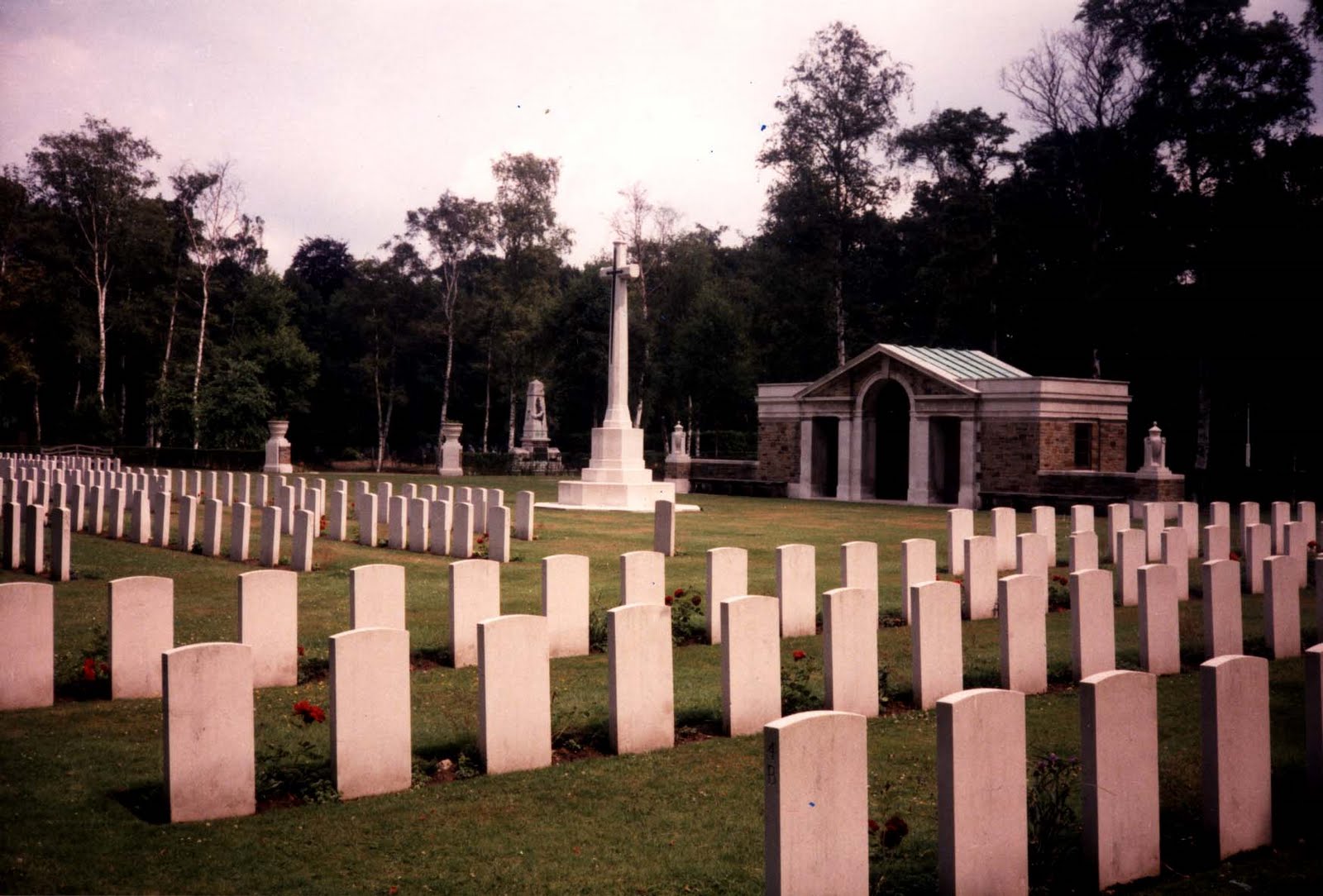 [Schoonselhof+Cemetery.JPG]