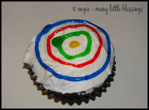 [spin_art_cupcakes_2.jpg]
