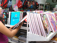 Evite levar as crianças para comprar material escolar Evite levar as crianças para comprar material escolar