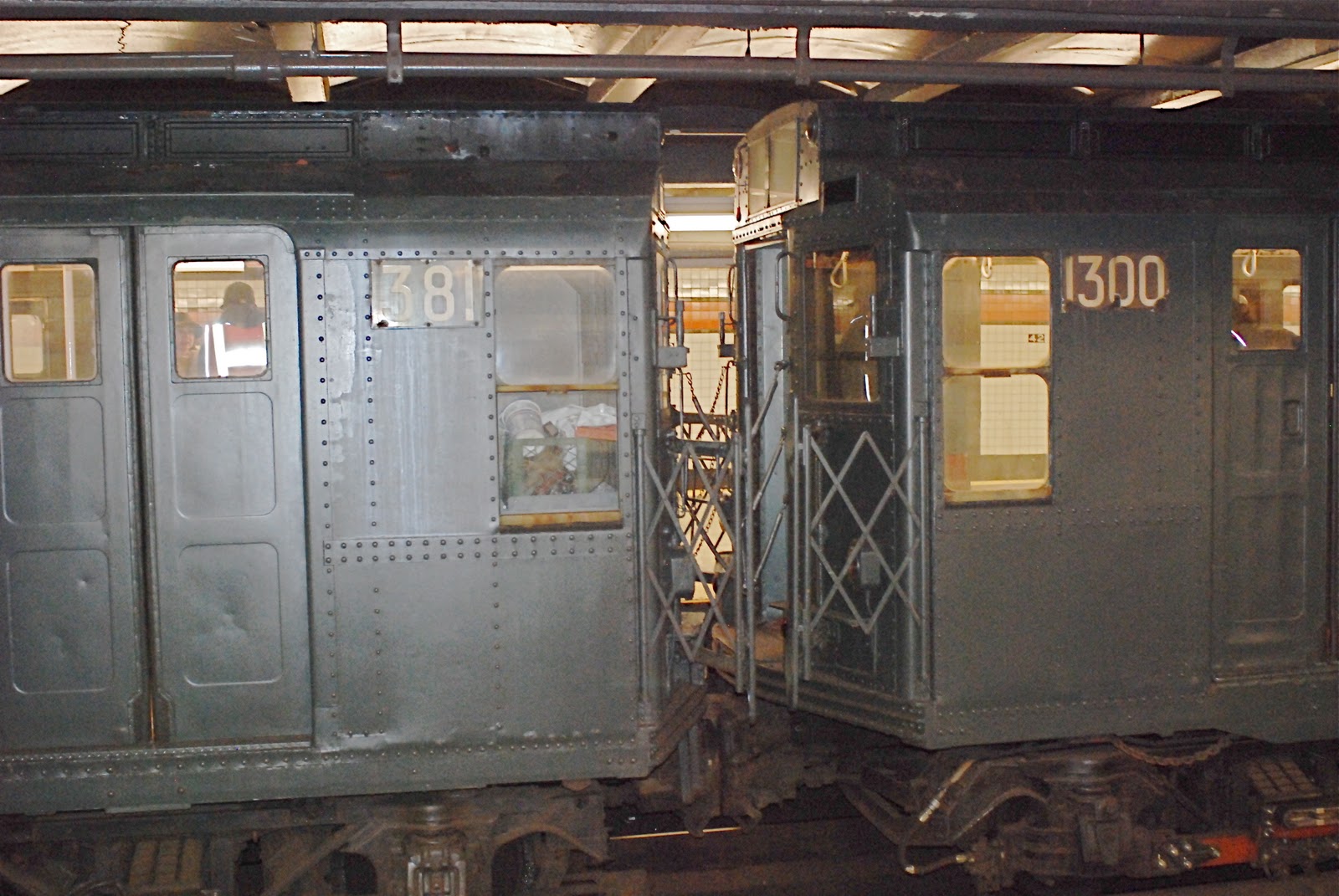 NYC ♥ NYC: Nostalgia Train Ride For The Holidays: 1930's Vintage Subway ...