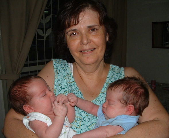 [Miriam,+Grandma,+Shira+3.JPG]