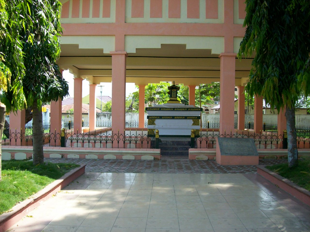 wisata indonesia 2011: Makam Sultan Iskandar Muda