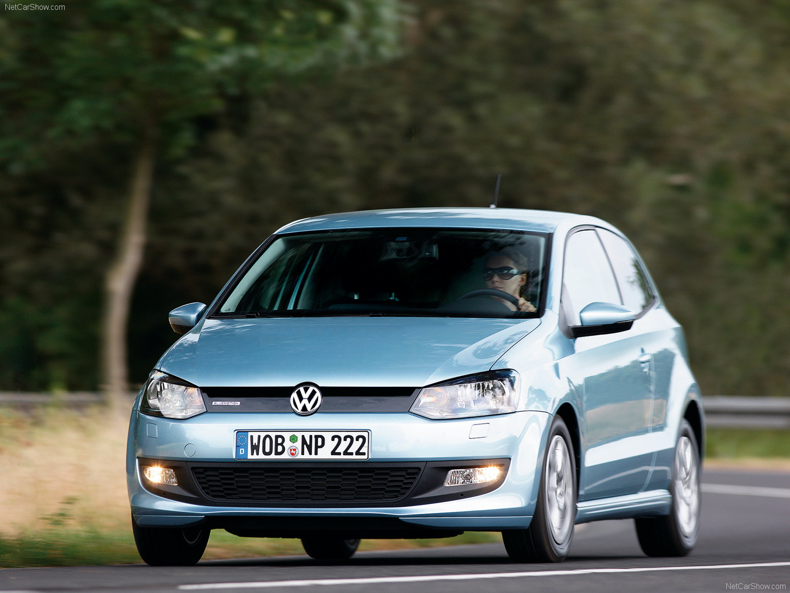 [Volkswagen-Polo_BlueMotion_2010_1600x1200_wallpaper_05.jpg]