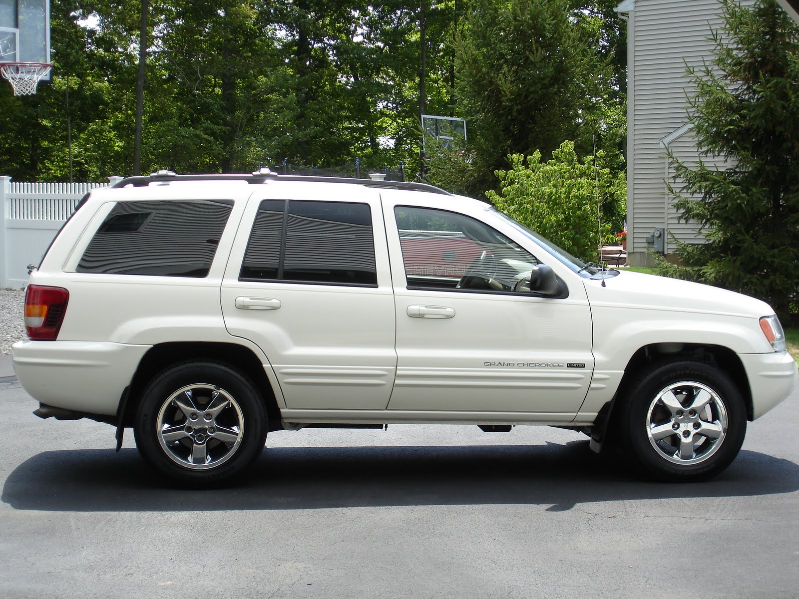 2004 limited edition Jeep Grand Cherokee Pictures