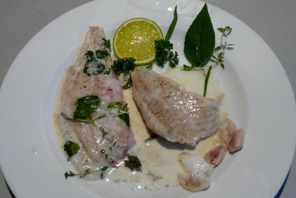 Kulinarische Welten zu Fisch- und Meeresfrucht: Steinbutt im Ganzen mit ...