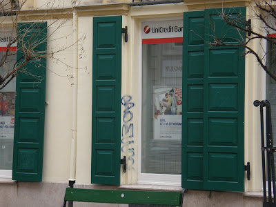 Budapest,  blog, Unicredit Bank, V. kerület,  Fehérhajó utca, writers,  tag,  teg,  street-art Unicredit Bank Fehérhajó utcai fiók 1052 Budapest, Fehérhajó u. 5.