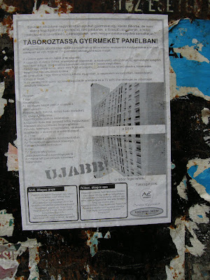 Mária utca, VIII. kerület, plakát, mkkp, Kétfarkú Kutya Párt, street art, Budapest, lakótelep, panel  