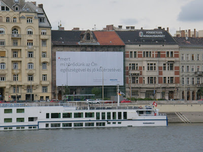 Belgrád rakpart,  belváros, V. kerület, Magyarország, reklám, molinó