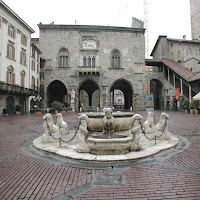 Bergamo Città Alta-Piazza Vecchia Palazzo della Ragione