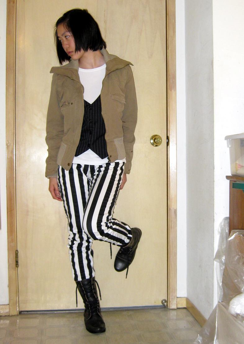 [lace-up-boots-take2-aka-those-pants2.JPG]