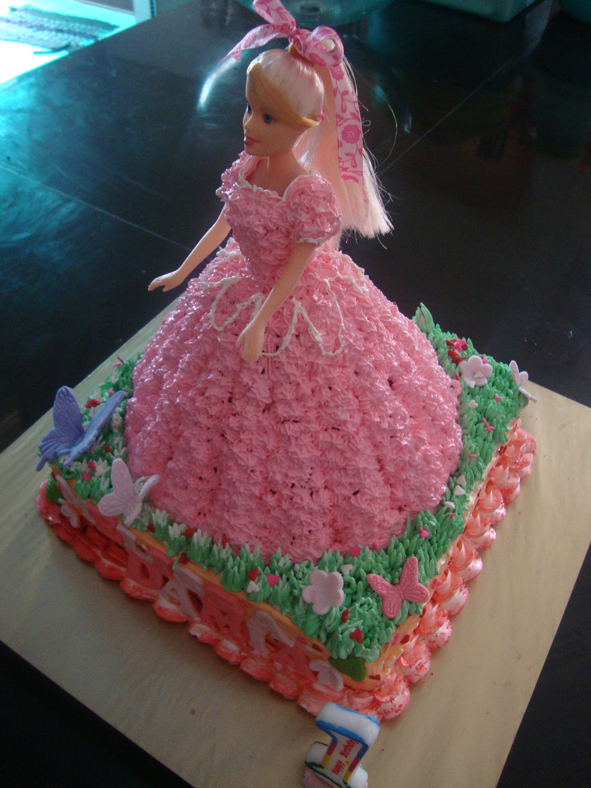 ninie cakes house Barbie Doll Cake