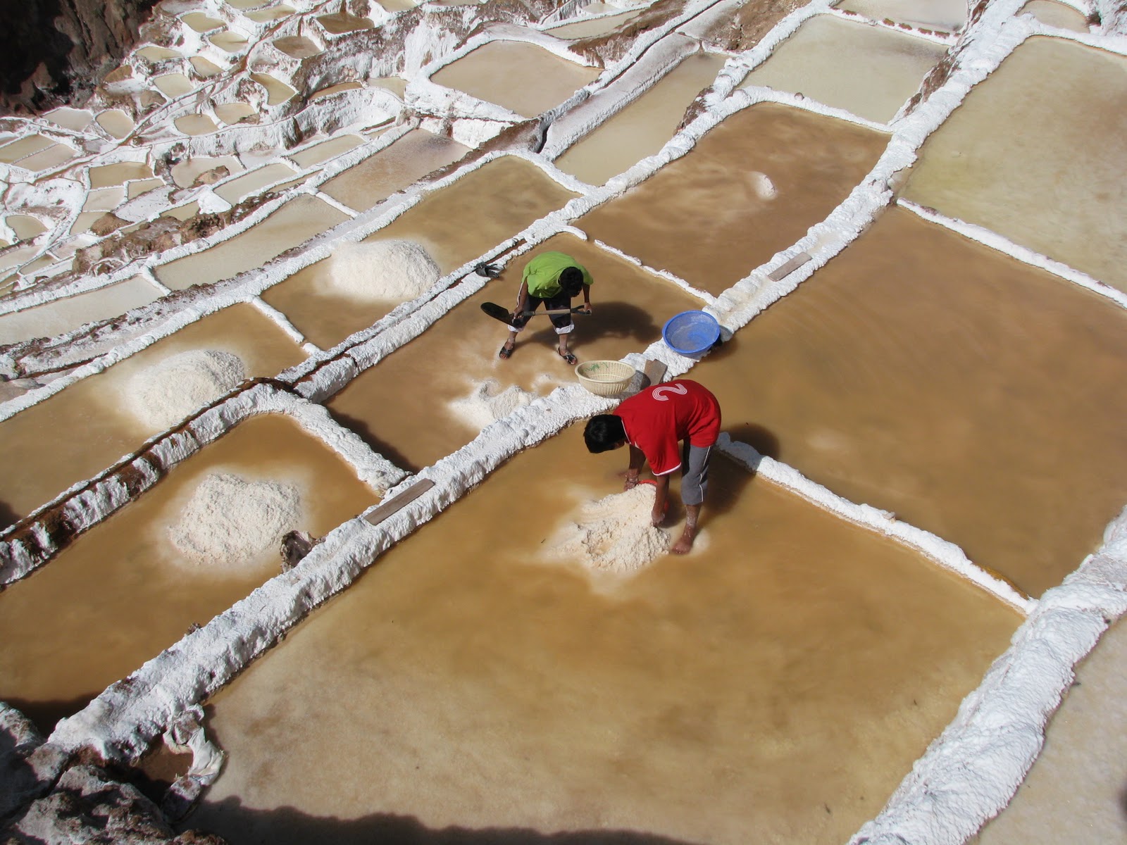 Family world travel and volunteering: The Salt Pans Of Salinas, Peru