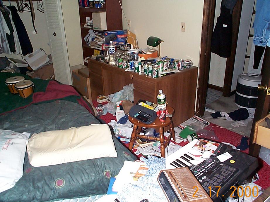 [messy+bedroom.jpg]