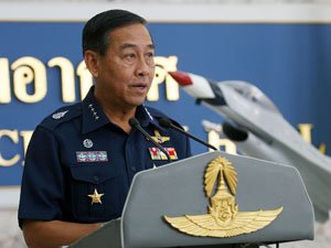 [chalit_pookpasuk0005.bmp]