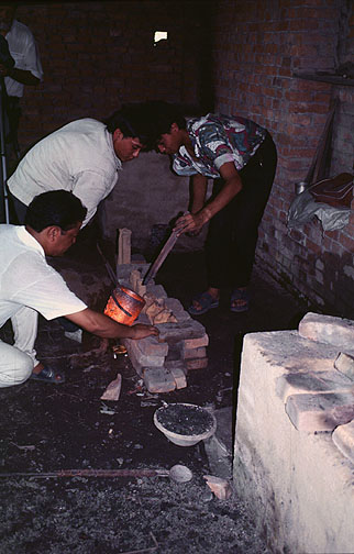 [N3051MahabudCastPouring.jpg]