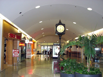 Description : Los Cerritos Center Mall  LINK 