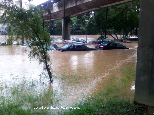 [banjir.jpg]