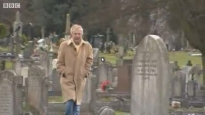 Ray Gosling på en kirkegård