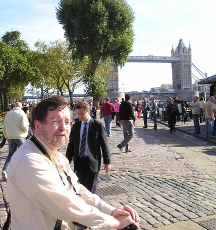 [PZ_at_Tower_bridge_small.jpg]