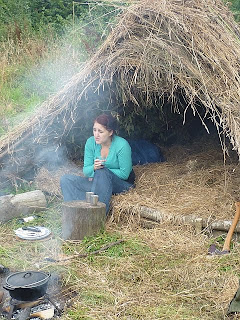 shelter building+spoon carving