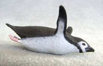 [penguin-chinstrap-swimming-plastic-f1108.jpg]