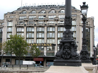 La Samaritaine with a Lamp on Pont Neuf