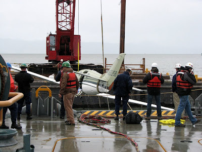 Raising the plane from the Columbia River