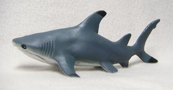 [black-tip-reef-shark-6-in-hollow-plastic-f1898.jpg]