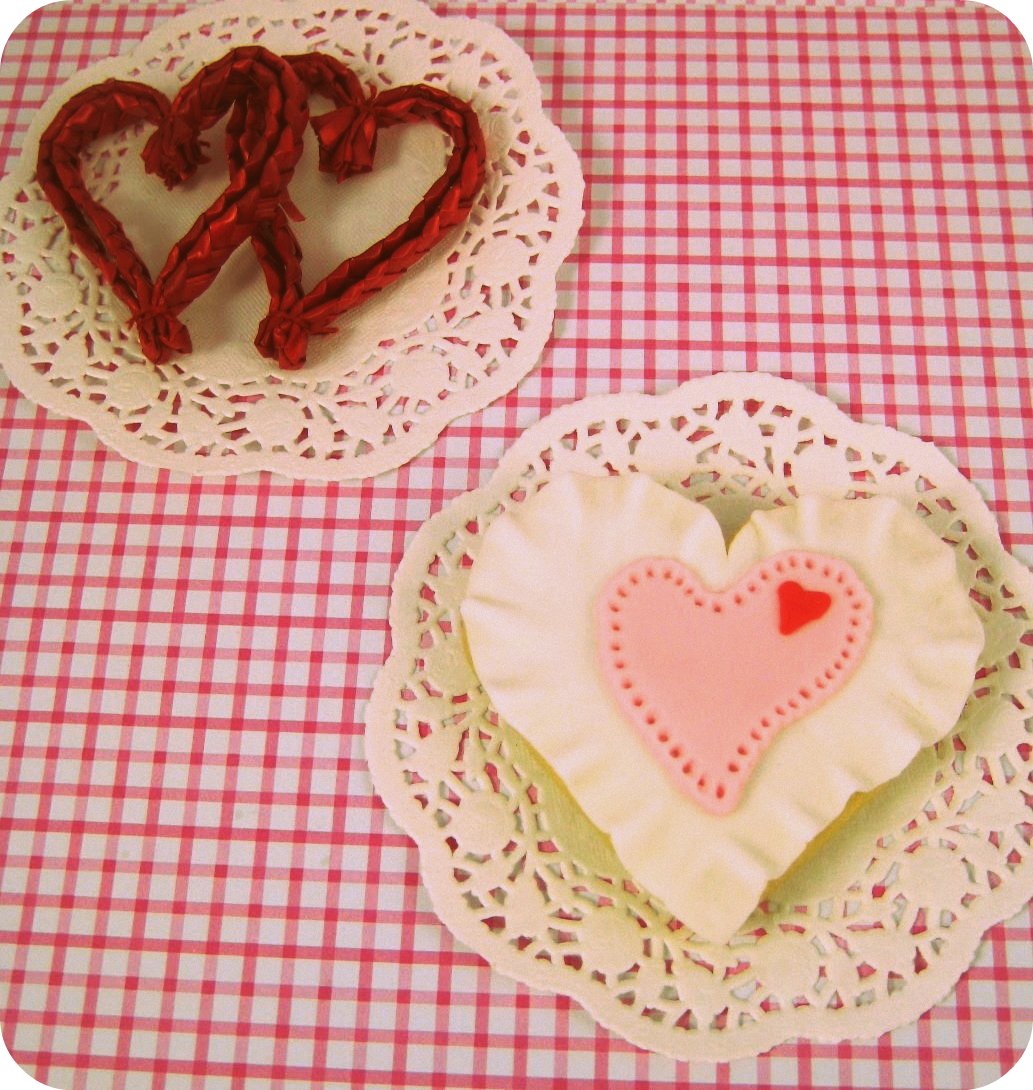 Bubble and Sweet Valentine Vintage Ruffle Heart Cookies
