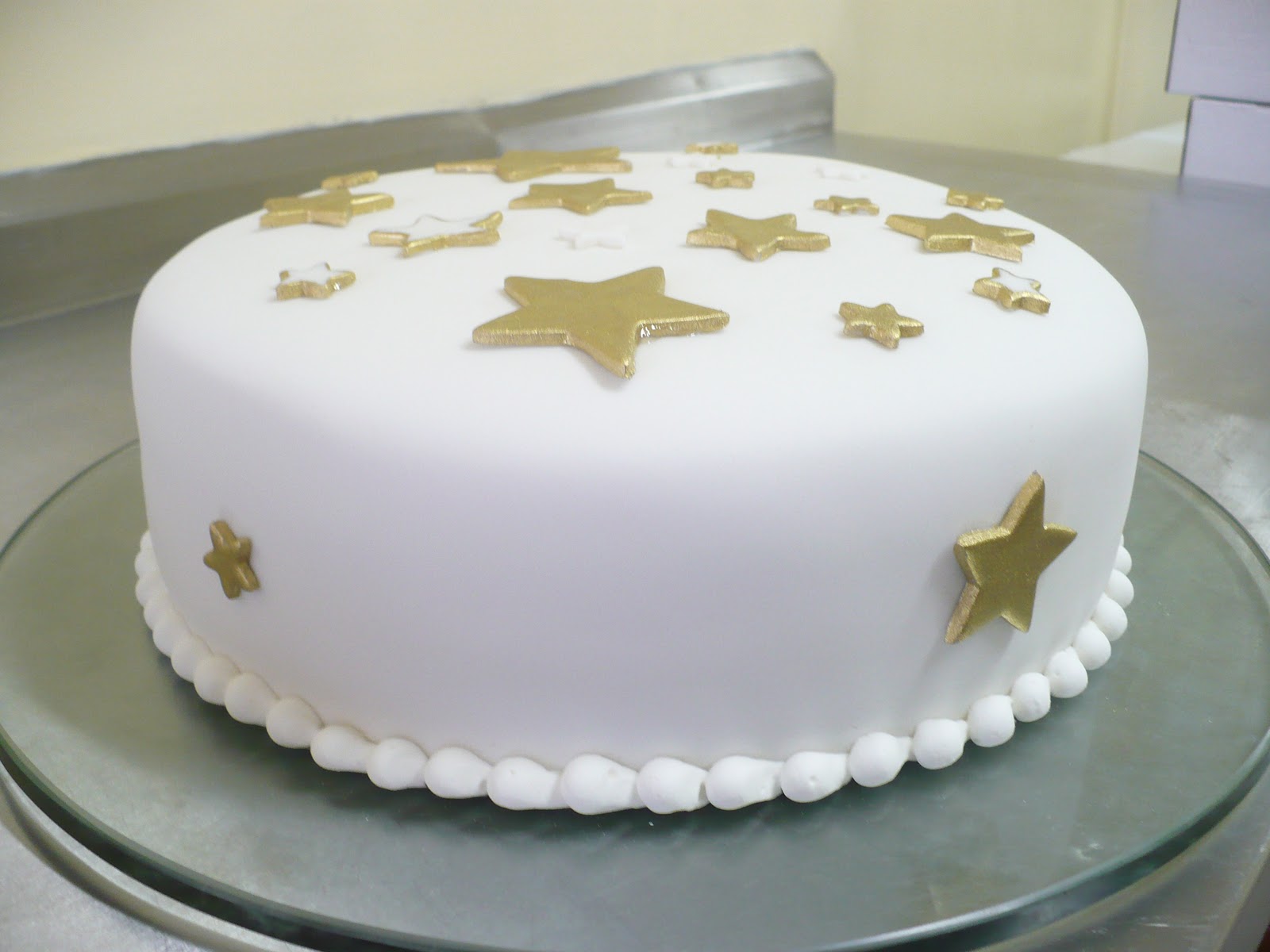 MP TORTAS BOUTIQUE Bolo com cobertura de Pasta americana