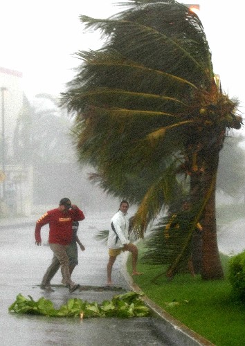 [huriccane+cancun.jpg]