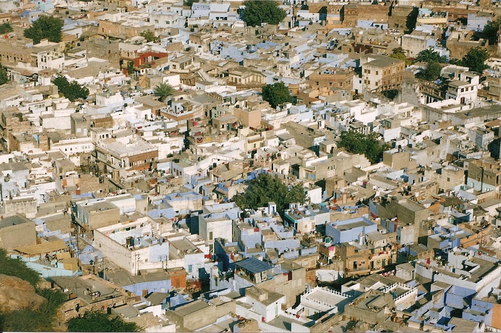 [orasul+albastru.JPG]